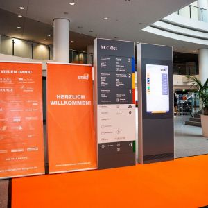 SMIC-Nuernberger-Unternehmer-Kongress-2019-0060-Eingangsbereich-Roll-Ups.jpg
