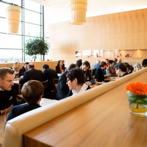 SMIC-Nuernberger-Unternehmer-Kongress-2019-0297-Gaeste-Restaurant.jpg